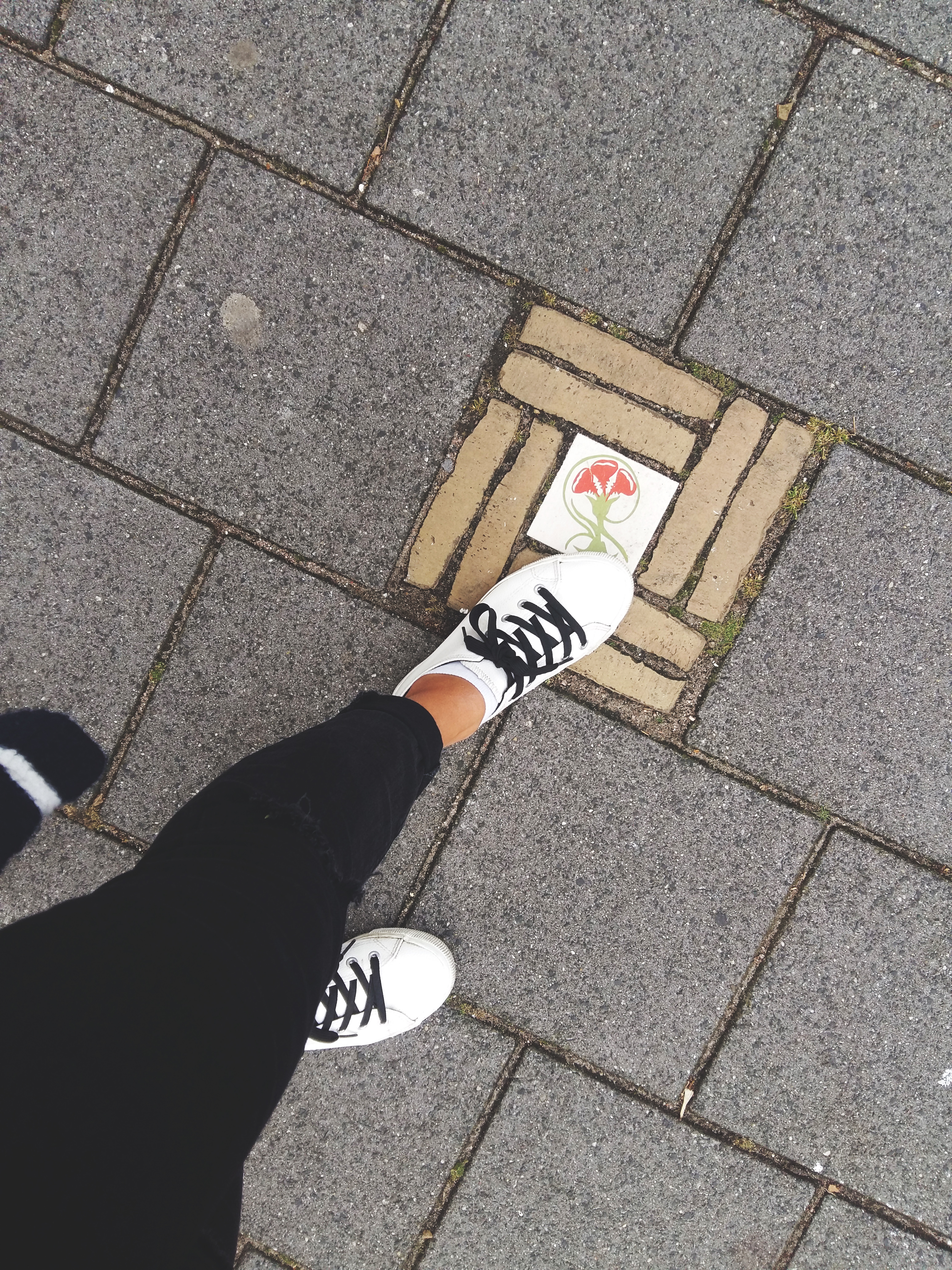 Random tile at Zaanse Schans. byamandalia