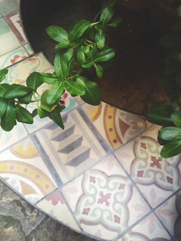 Looks like the Maltese tile, doesn't it